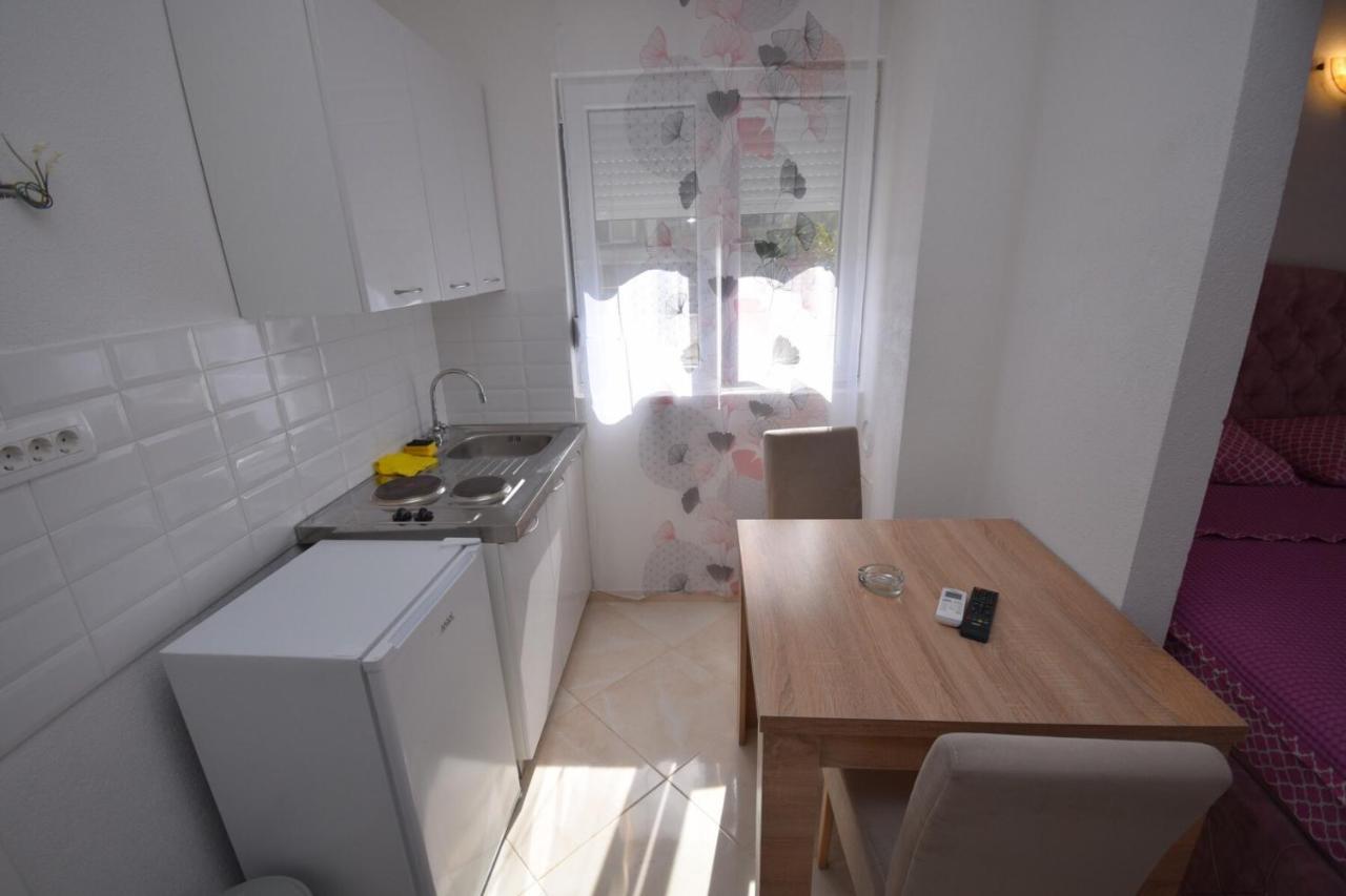 Subotic S Apartmani 里桑 外观 照片